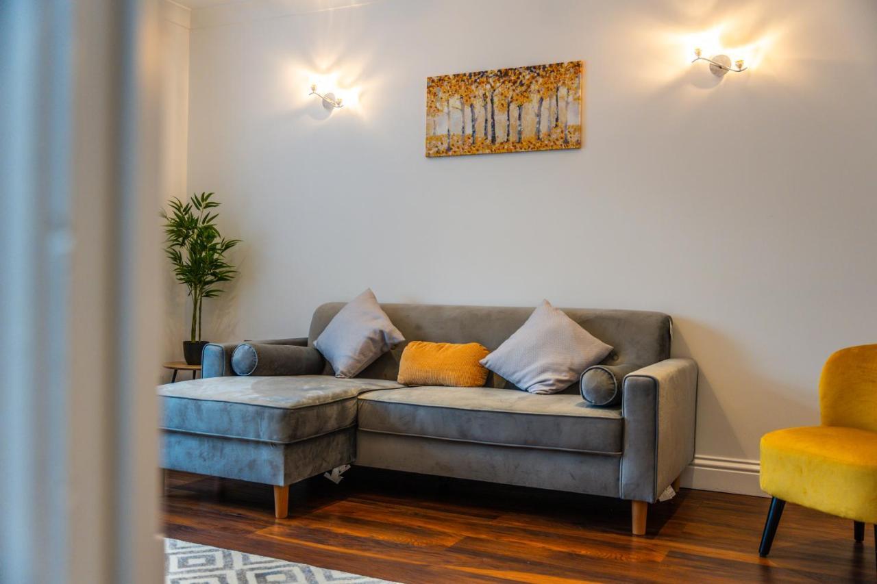 Modern Spacious 4 Bed Hayes Home With Free Parking Exterior photo