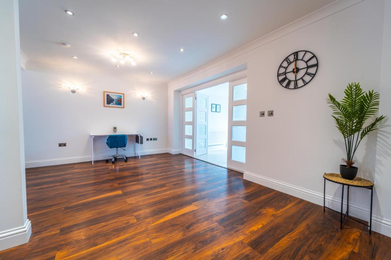 Modern Spacious 4 Bed Hayes Home With Free Parking Exterior photo