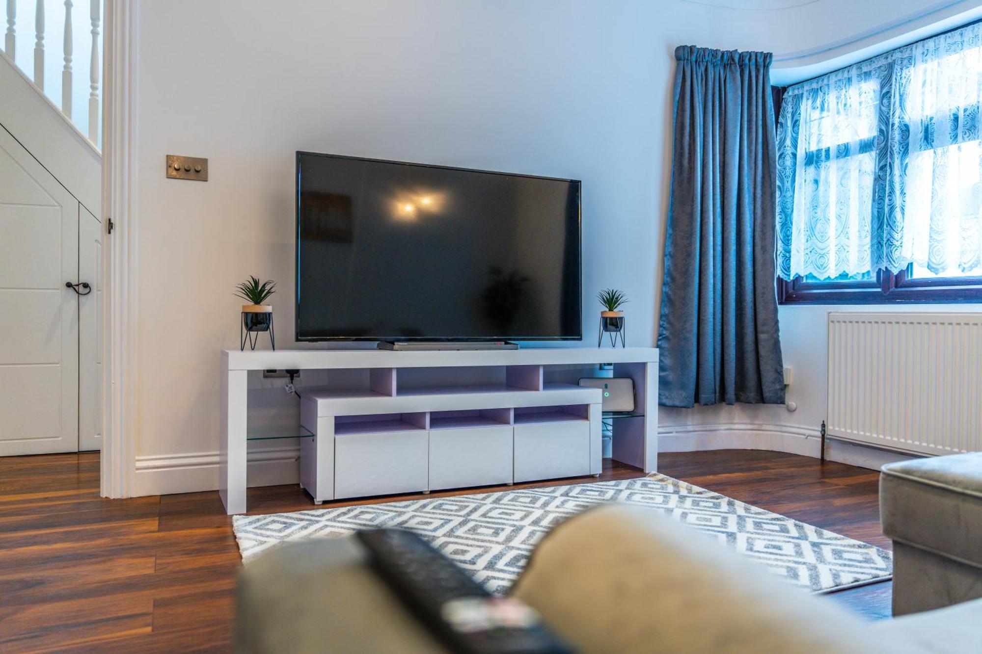 Modern Spacious 4 Bed Hayes Home With Free Parking Exterior photo